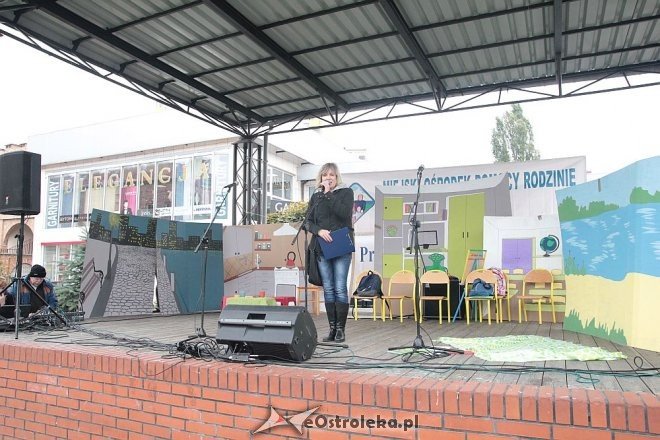 Ostrołęka: Miejskie obchody Międzynarodowego Dnia Walki z Ubóstwem [16.10.2015] - zdjęcie #3 - eOstroleka.pl