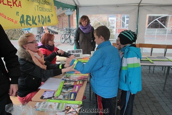 Ostrołęka: Miejskie obchody Międzynarodowego Dnia Walki z Ubóstwem [16.10.2015] - zdjęcie #48 - eOstroleka.pl