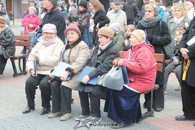 Ostrołęka: Miejskie obchody Międzynarodowego Dnia Walki z Ubóstwem [16.10.2015] - zdjęcie #8 - eOstroleka.pl