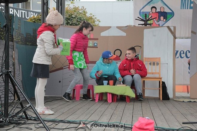 Ostrołęka: Miejskie obchody Międzynarodowego Dnia Walki z Ubóstwem [16.10.2015] - zdjęcie #74 - eOstroleka.pl