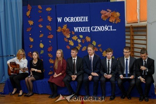 Dzień Edukacji Narodowej w II LO w Ostrołęce [16.10.2015] - zdjęcie #30 - eOstroleka.pl
