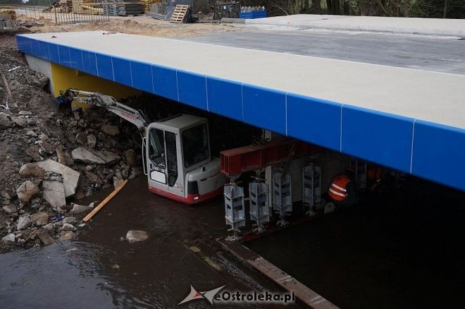Budowy mostów przez Omulew na finiszu [16.10.2015] - zdjęcie #9 - eOstroleka.pl