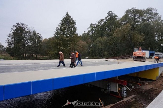 Budowy mostów przez Omulew na finiszu [16.10.2015] - zdjęcie #8 - eOstroleka.pl