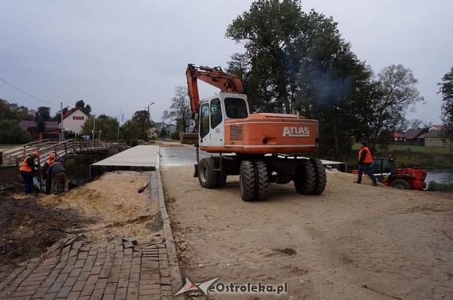 Budowy mostów przez Omulew na finiszu [16.10.2015] - zdjęcie #3 - eOstroleka.pl