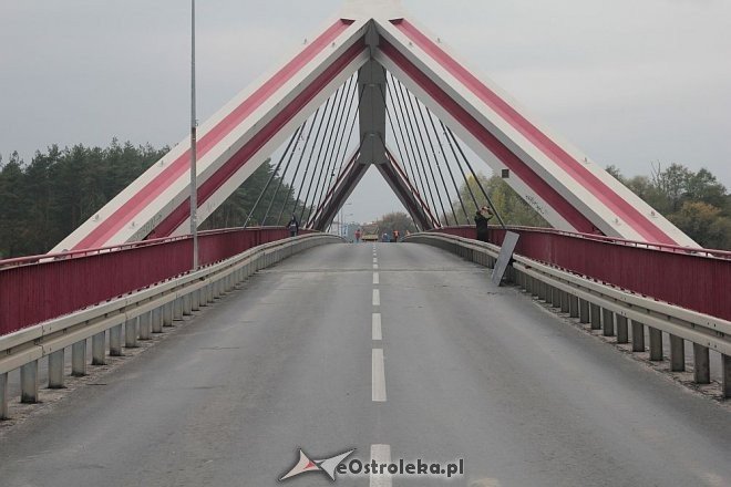 Nowy most otwarty dla ruchu. Wcześniej niż zapowiadano [19.10.2015] - zdjęcie #6 - eOstroleka.pl