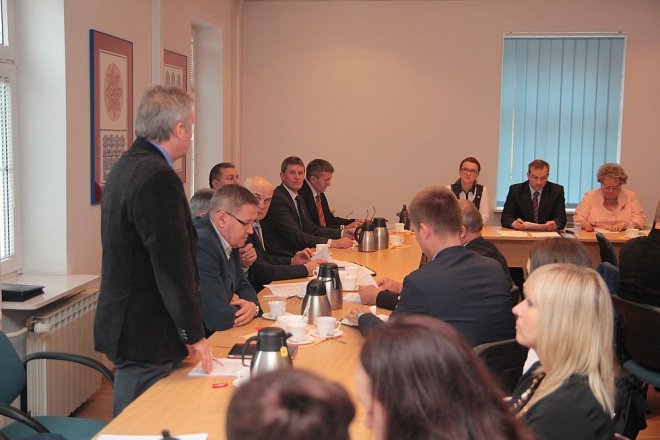 XI sesja Rady Powiatu w Ostrołęce za nami [19.10.2015] - zdjęcie #34 - eOstroleka.pl
