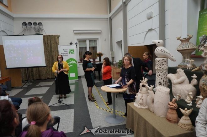 „Zaczyna się niewinnie. Mali kolekcjonerzy” w Muzeum Kultury Kurpiowskiej [19.10.2015] - zdjęcie #2 - eOstroleka.pl