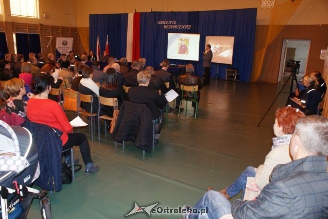 Debata społeczna w Łysych. Mieszkańcy chcą przywrócenia posterunku policji [21.10.2015] - zdjęcie #6 - eOstroleka.pl