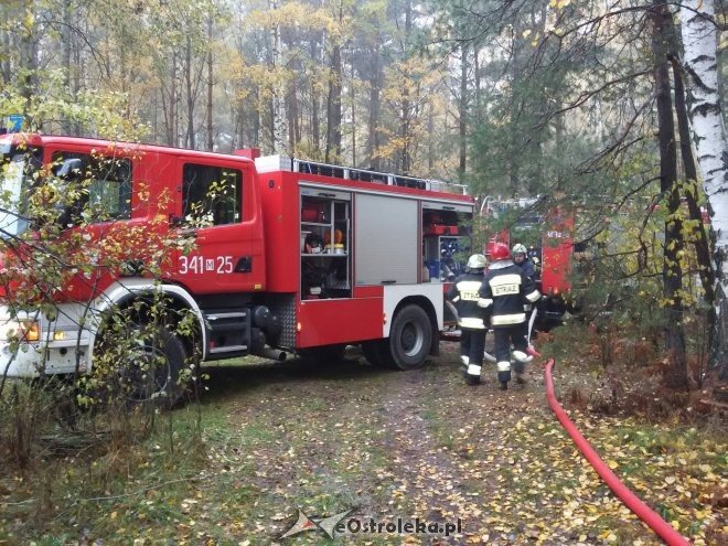 Doszczętnie spłonął drewniany dom w Pełtach [22.10.2015] - zdjęcie #4 - eOstroleka.pl