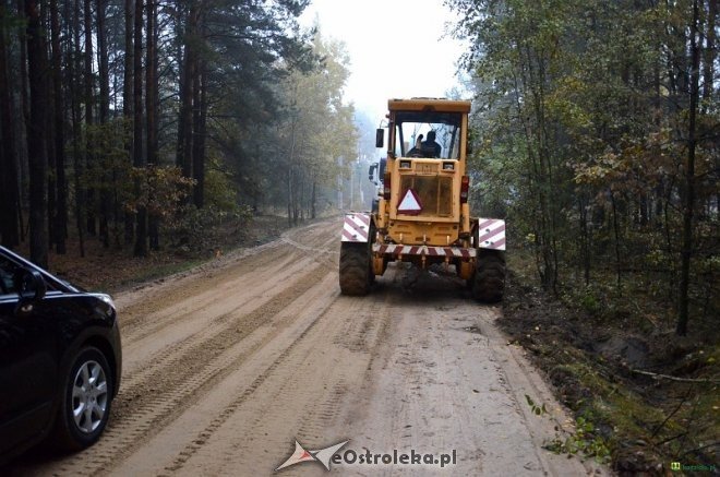 Inwestycje drogowe w gminie Kadzidło: Nowy asfalt w Siarczej Łące i Rutach [22.10.2015] - zdjęcie #3 - eOstroleka.pl