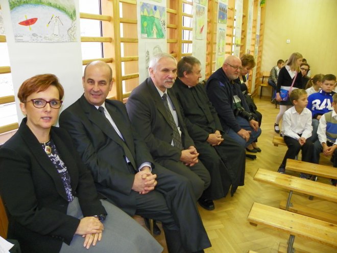 Konkurs papieski w Szkole Podstawowej w Dąbrówce - zdjęcie #6 - eOstroleka.pl