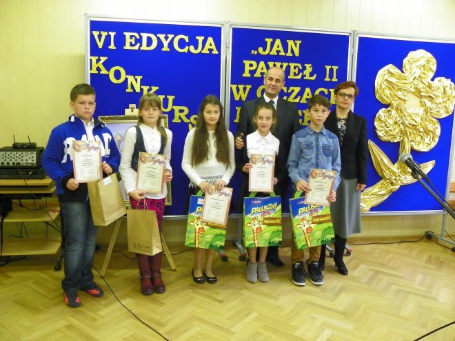 Konkurs papieski w Szkole Podstawowej w Dąbrówce - zdjęcie #4 - eOstroleka.pl