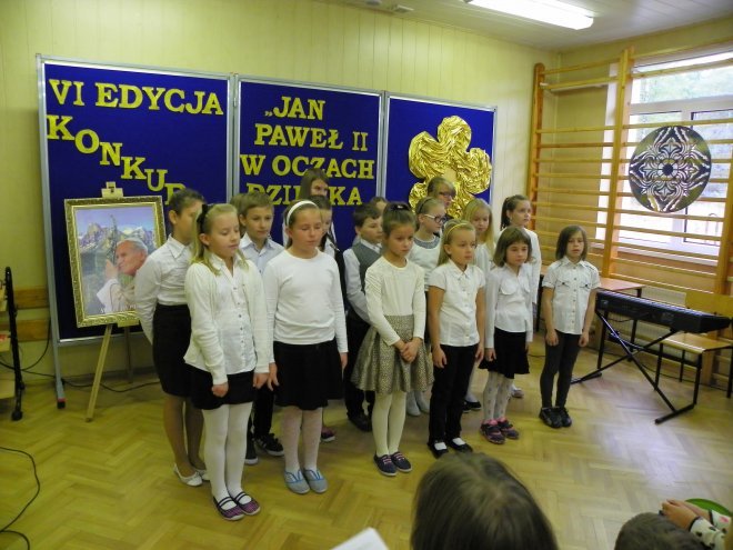Konkurs papieski w Szkole Podstawowej w Dąbrówce - zdjęcie #3 - eOstroleka.pl