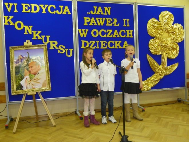 Konkurs papieski w Szkole Podstawowej w Dąbrówce - zdjęcie #2 - eOstroleka.pl