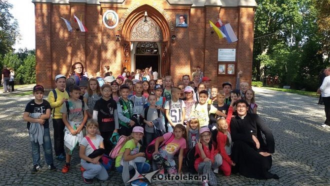 Uczniowie ostrołęckiej „dziesiątki” na Zjeździe Szkół im. św. Jana Pawła II [23.10.2015] - zdjęcie #1 - eOstroleka.pl