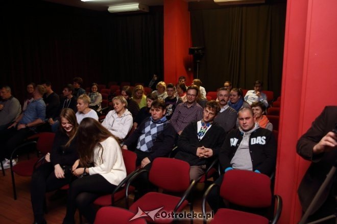 Spektakl „Klatka” w ostrołęckim Klubie Oczko [23.10.2015] - zdjęcie #6 - eOstroleka.pl