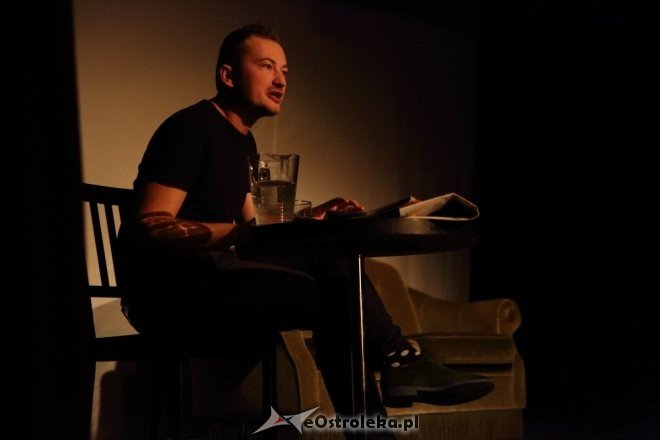 Spektakl „Klatka” w ostrołęckim Klubie Oczko [23.10.2015] - zdjęcie #25 - eOstroleka.pl
