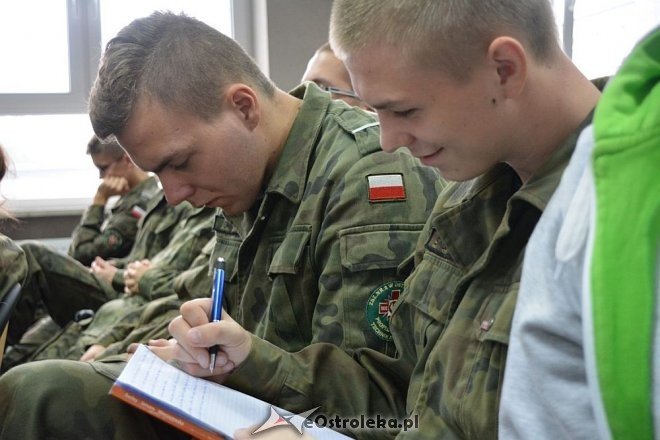 Ogólnopolski Tydzień Kariery w ZSZ nr 2 w Ostrołęce [27.10.2015] - zdjęcie #15 - eOstroleka.pl
