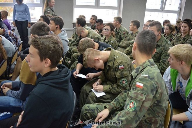 Ogólnopolski Tydzień Kariery w ZSZ nr 2 w Ostrołęce [27.10.2015] - zdjęcie #11 - eOstroleka.pl