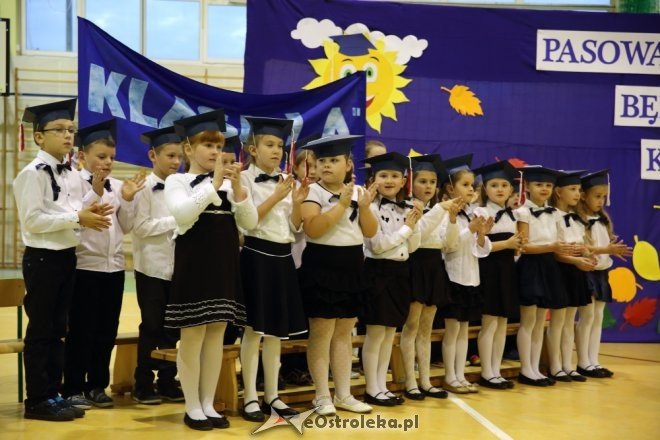 Pasowanie na ucznia w Szkole Podstawowej w Rzekuniu [29.10.2015] - zdjęcie #13 - eOstroleka.pl