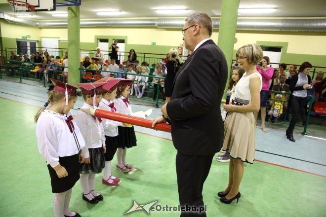 Pasowanie na ucznia w Szkole Podstawowej w Rzekuniu [29.10.2015] - zdjęcie #16 - eOstroleka.pl