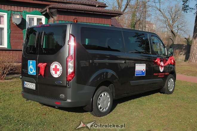Podopieczni DPS Wrzos mają własny, nowy samochód [30.10.2015] - zdjęcie #5 - eOstroleka.pl