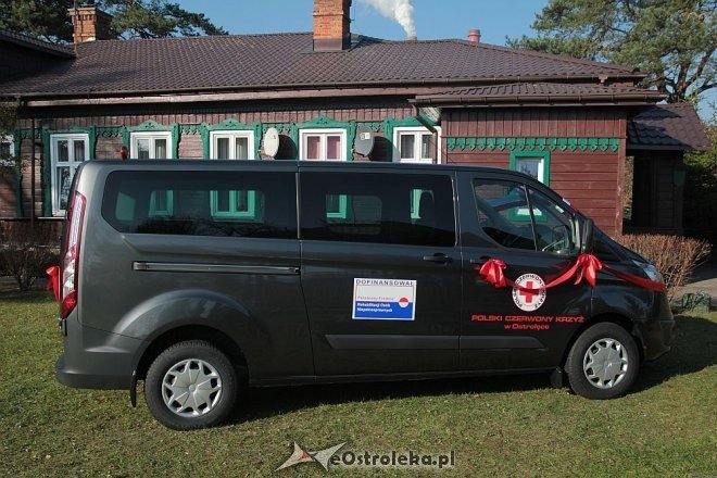 Podopieczni DPS Wrzos mają własny, nowy samochód [30.10.2015] - zdjęcie #6 - eOstroleka.pl