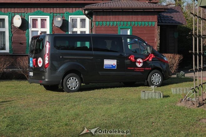 Podopieczni DPS Wrzos mają własny, nowy samochód [30.10.2015] - zdjęcie #9 - eOstroleka.pl