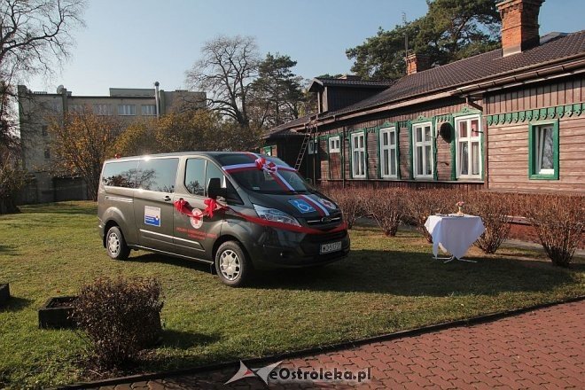 Podopieczni DPS Wrzos mają własny, nowy samochód [30.10.2015] - zdjęcie #11 - eOstroleka.pl