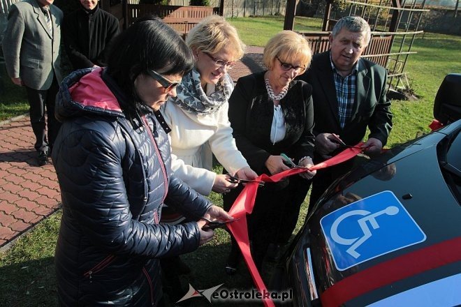 Podopieczni DPS Wrzos mają własny, nowy samochód [30.10.2015] - zdjęcie #13 - eOstroleka.pl