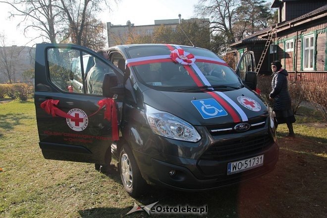 Podopieczni DPS Wrzos mają własny, nowy samochód [30.10.2015] - zdjęcie #15 - eOstroleka.pl