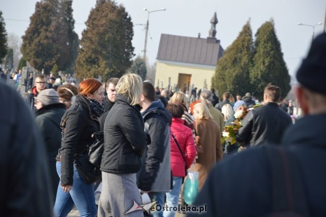 Uroczystość Wszystkich Świętych na cmentarzu parafialnym [01.11.2015] - zdjęcie #1 - eOstroleka.pl