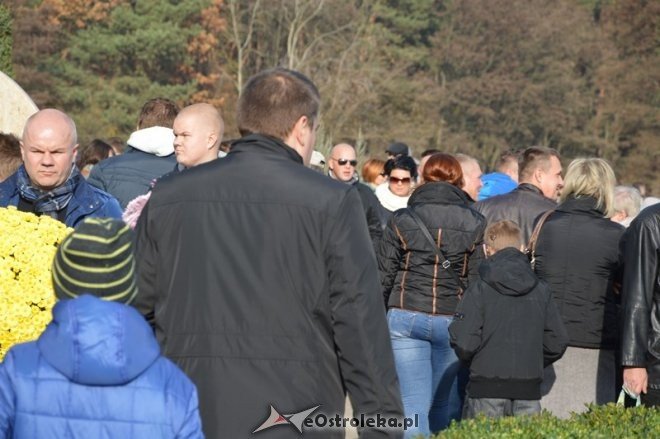 Uroczystość Wszystkich Świętych na cmentarzu parafialnym [01.11.2015] - zdjęcie #2 - eOstroleka.pl