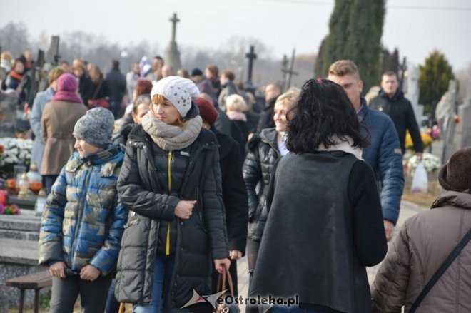 Uroczystość Wszystkich Świętych na cmentarzu parafialnym [01.11.2015] - zdjęcie #72 - eOstroleka.pl