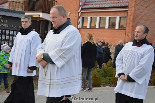 Uroczystość Wszystkich Świętych na cmentarzu komunalnym [01.11.2015] - zdjęcie #6 - eOstroleka.pl