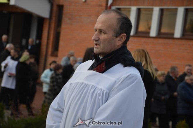 Uroczystość Wszystkich Świętych na cmentarzu komunalnym [01.11.2015] - zdjęcie #7 - eOstroleka.pl
