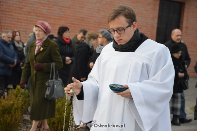 Uroczystość Wszystkich Świętych na cmentarzu komunalnym [01.11.2015] - zdjęcie #8 - eOstroleka.pl