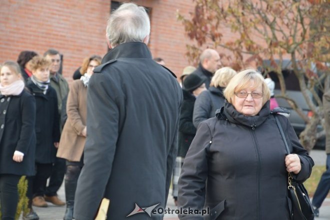 Uroczystość Wszystkich Świętych na cmentarzu komunalnym [01.11.2015] - zdjęcie #38 - eOstroleka.pl