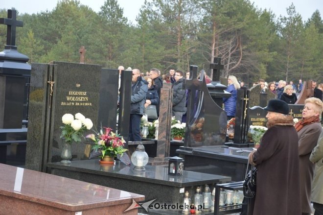 Uroczystość Wszystkich Świętych na cmentarzu komunalnym [01.11.2015] - zdjęcie #14 - eOstroleka.pl