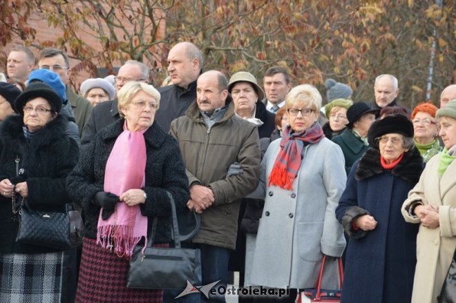 Uroczystość Wszystkich Świętych na cmentarzu komunalnym [01.11.2015] - zdjęcie #17 - eOstroleka.pl