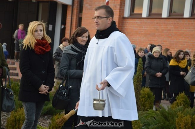 Uroczystość Wszystkich Świętych na cmentarzu komunalnym [01.11.2015] - zdjęcie #19 - eOstroleka.pl