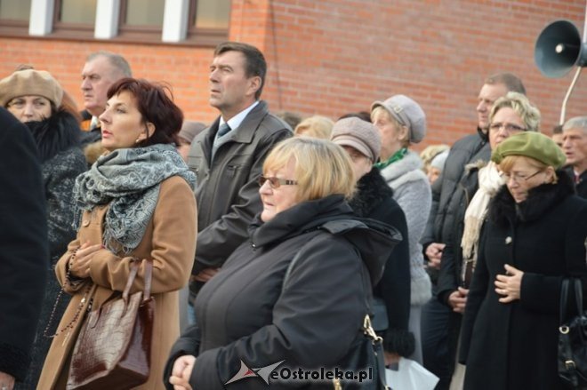 Uroczystość Wszystkich Świętych na cmentarzu komunalnym [01.11.2015] - zdjęcie #21 - eOstroleka.pl