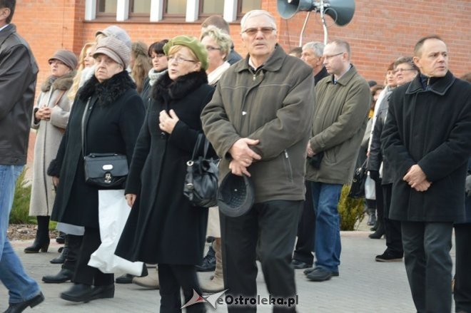 Uroczystość Wszystkich Świętych na cmentarzu komunalnym [01.11.2015] - zdjęcie #22 - eOstroleka.pl