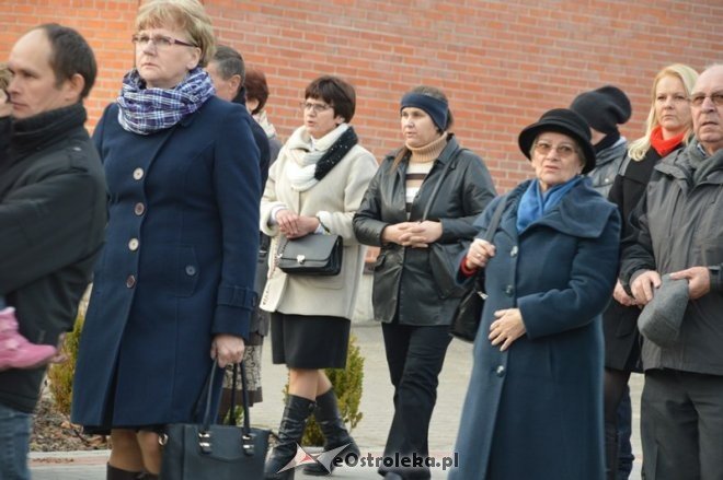 Uroczystość Wszystkich Świętych na cmentarzu komunalnym [01.11.2015] - zdjęcie #26 - eOstroleka.pl