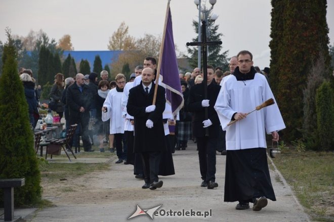 Uroczystość Wszystkich Świętych na cmentarzu komunalnym [01.11.2015] - zdjęcie #19 - eOstroleka.pl
