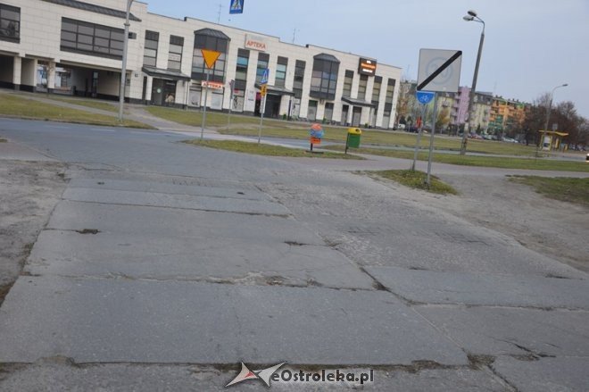 Skrzyżowanie ulic Skierkowskiego i Al. Jana Pawła II [01.11.2015] - zdjęcie #1 - eOstroleka.pl
