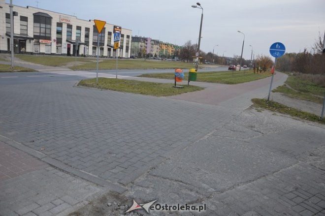 Skrzyżowanie ulic Skierkowskiego i Al. Jana Pawła II [01.11.2015] - zdjęcie #2 - eOstroleka.pl