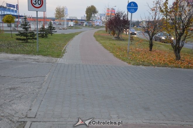 Skrzyżowanie ulic Skierkowskiego i Al. Jana Pawła II [01.11.2015] - zdjęcie #5 - eOstroleka.pl