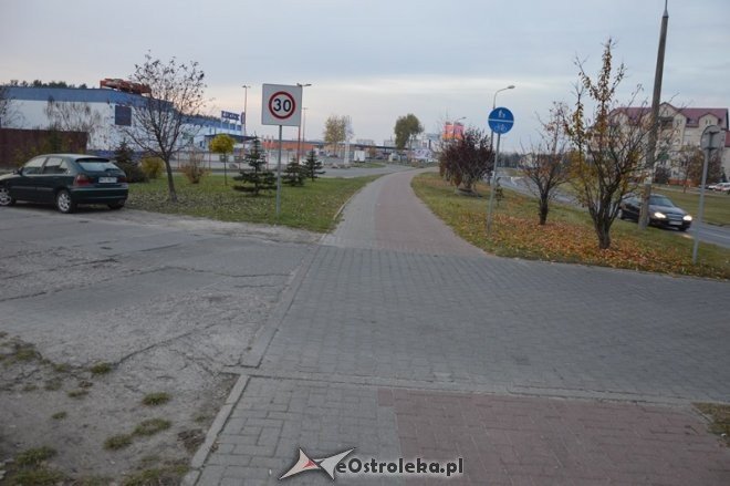 Skrzyżowanie ulic Skierkowskiego i Al. Jana Pawła II [01.11.2015] - zdjęcie #6 - eOstroleka.pl