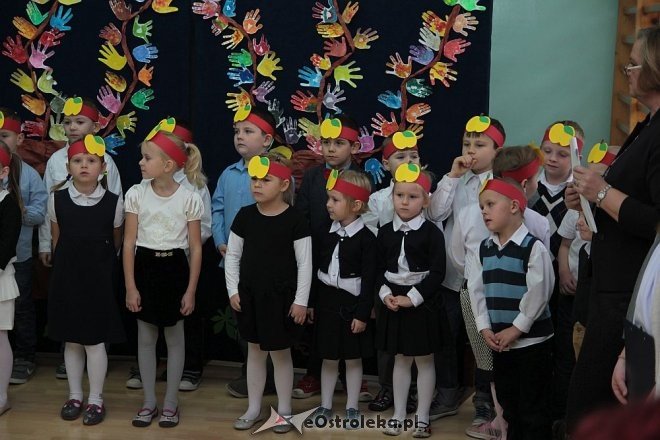 Pasowanie na „starszaka” w Szkole Podstawowej nr 5 w Ostrołęce [03.11.2015] - zdjęcie #6 - eOstroleka.pl